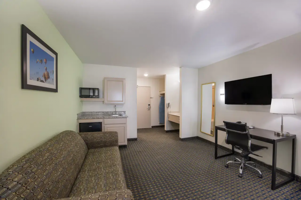 Quality Inn & Suites Clayton, NM 15/31