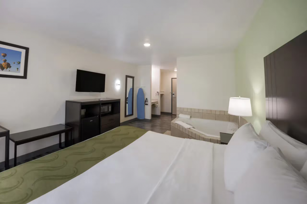 Quality Inn & Suites Clayton, NM 10/31