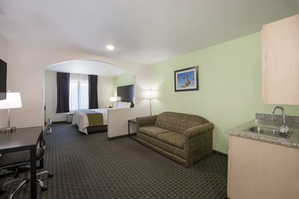 Quality Inn & Suites Clayton, NM 14/31