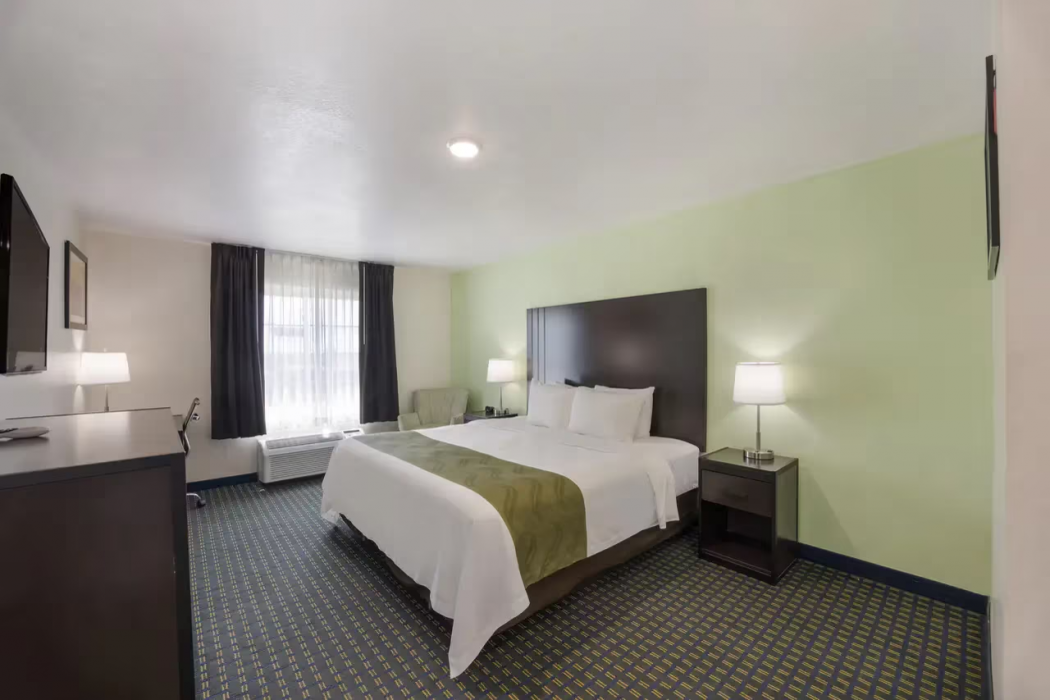 Quality Inn & Suites Clayton, NM 13/31