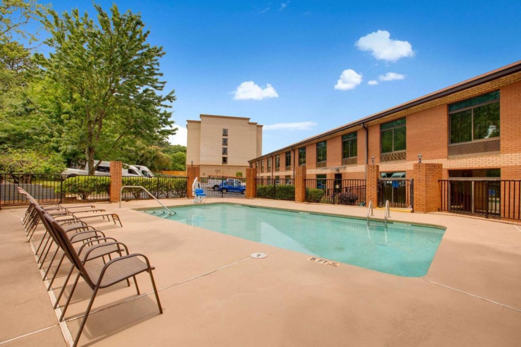 Clarion Pointe Atlanta Airport College Park 16/26