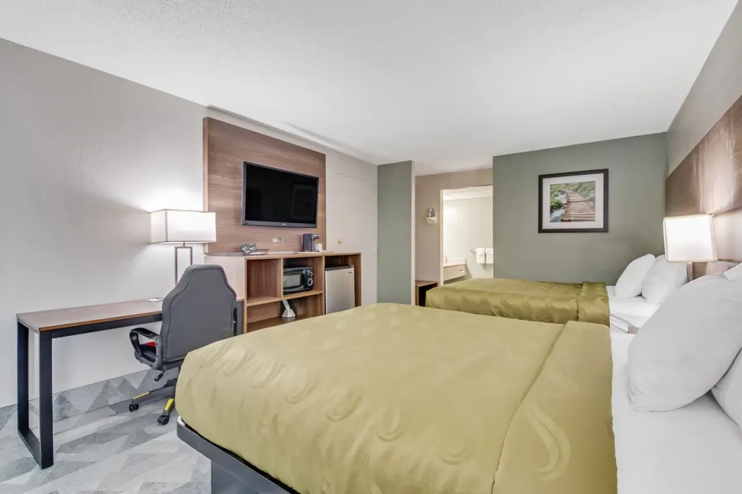 Quality Inn Dalton East 10/27