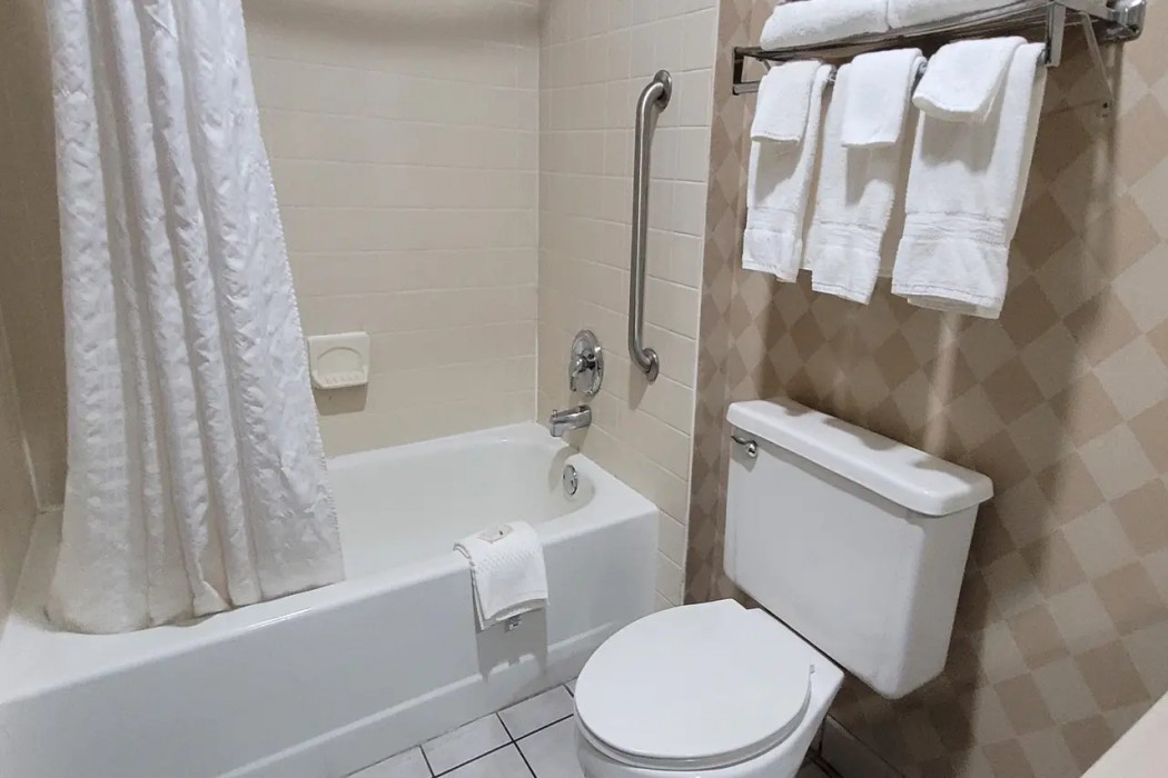 Quality Inn & Suites Columbia I-70 18/34