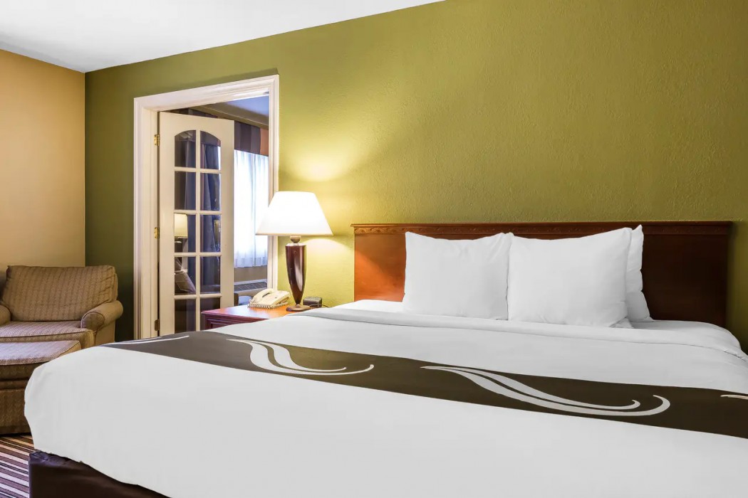 Quality Inn & Suites Columbia I-70 8/34
