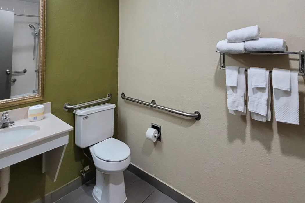 Quality Inn & Suites Columbia I-70 17/34
