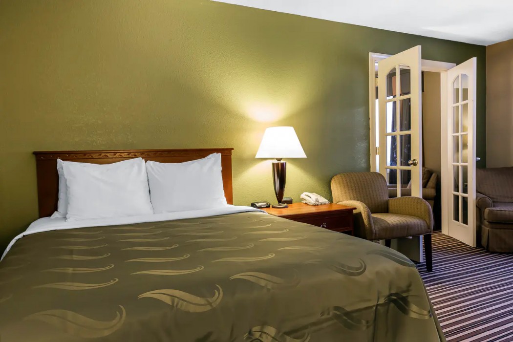 Quality Inn & Suites Columbia I-70 7/34