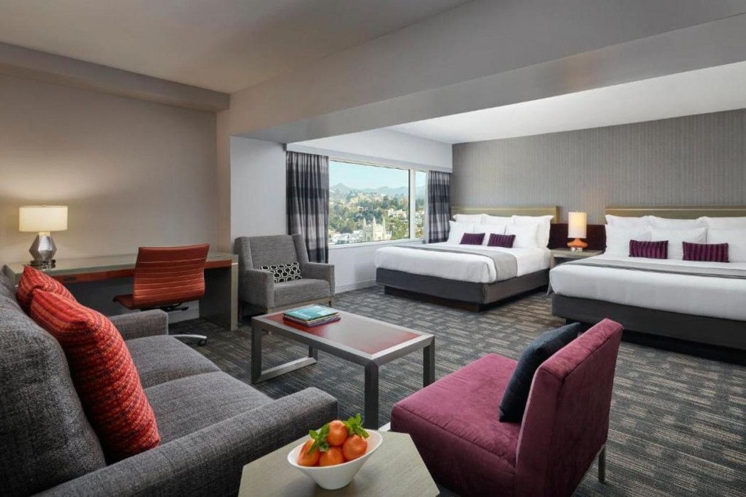 Loews Hollywood Hotel 16/73
