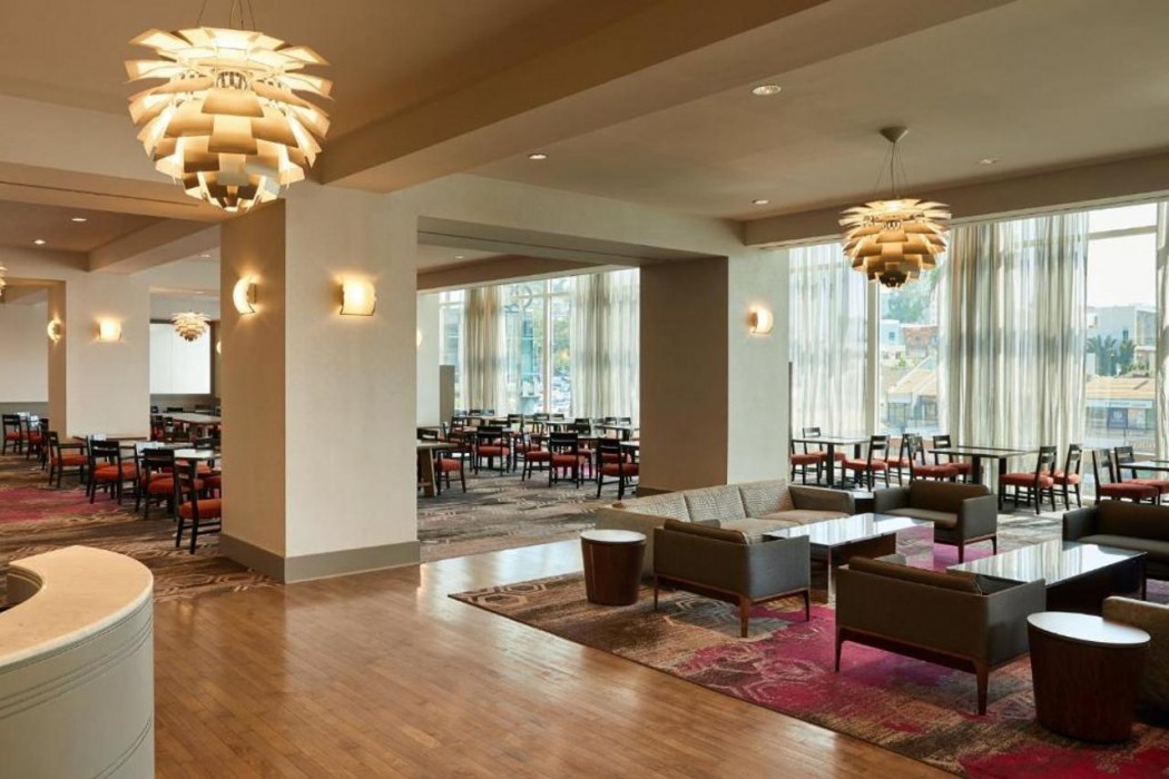 Loews Hollywood Hotel 31/73