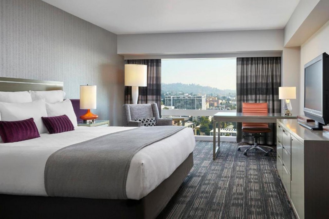 Loews Hollywood Hotel 13/73