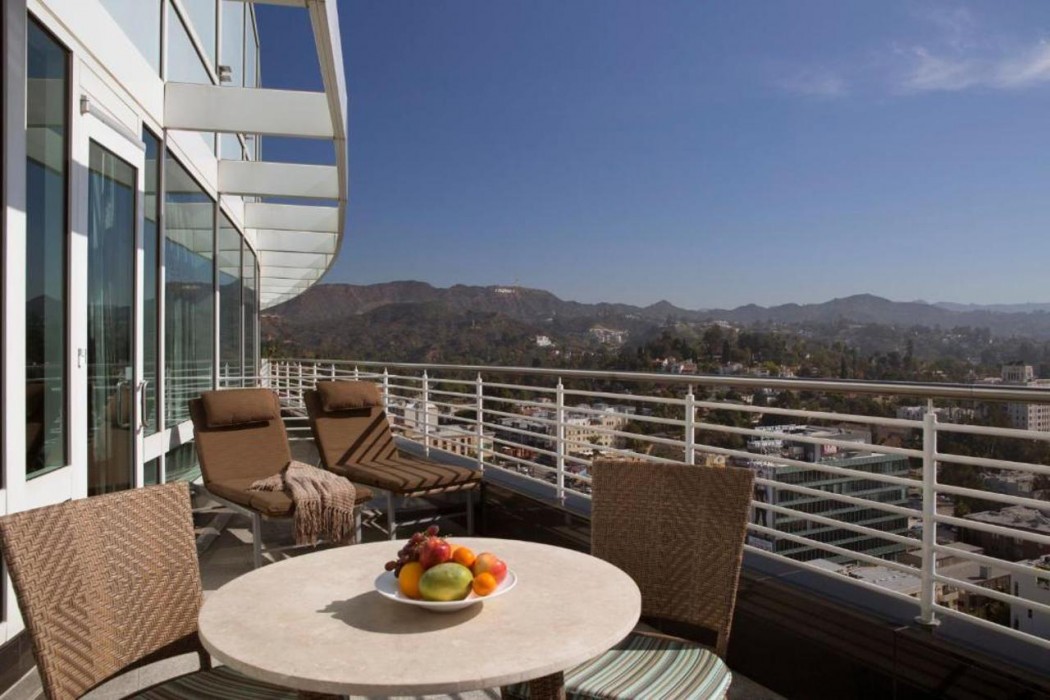 Loews Hollywood Hotel 25/73