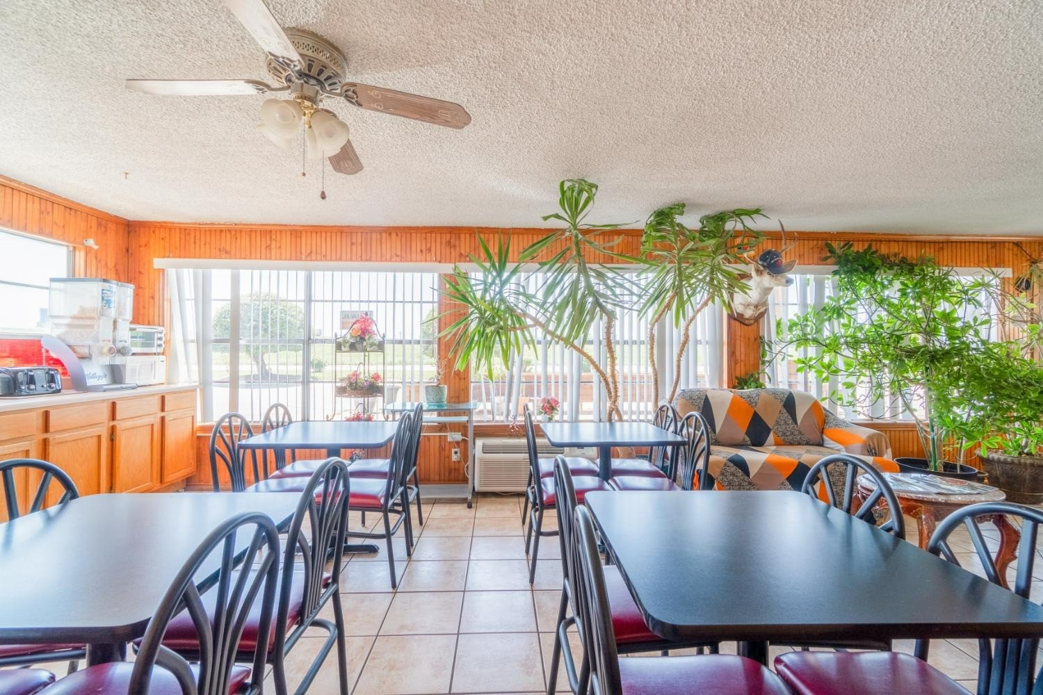 Breakfast area
