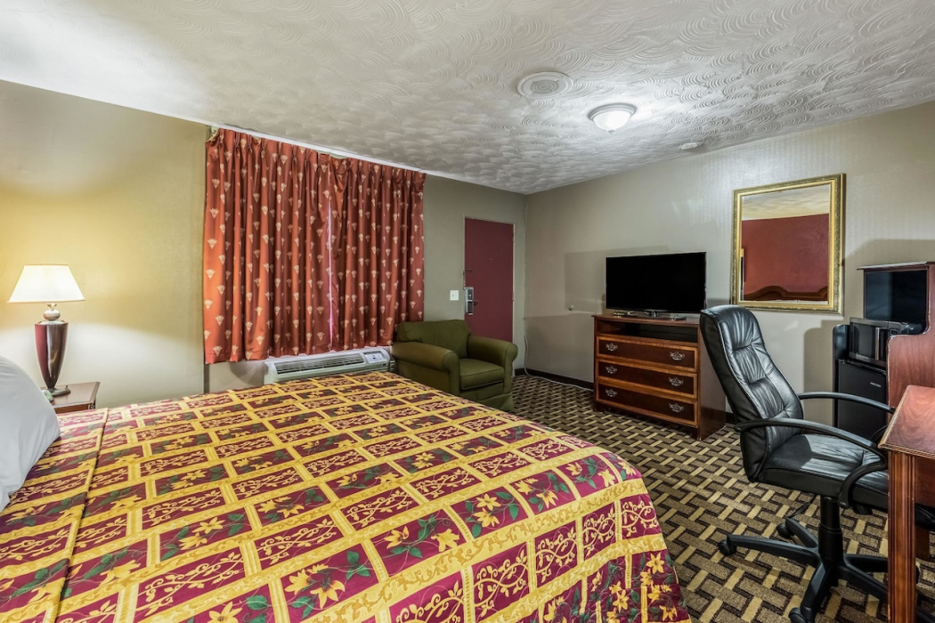 Americas Best Value Inn Franklin 13/24