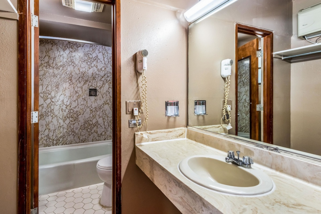 Americas Best Value Inn Franklin 11/24
