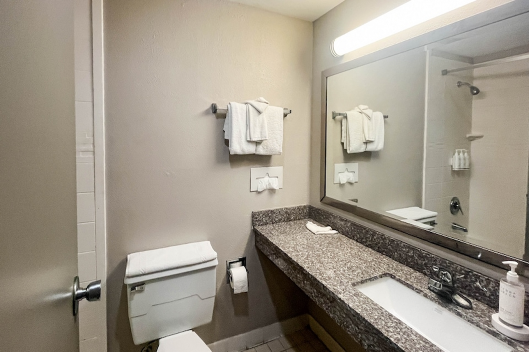 Studio6 Suites Fremont, OH 11/22