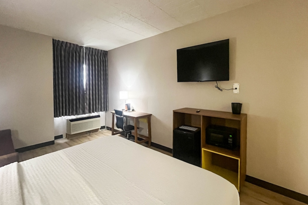 Studio6 Suites Fremont, OH 8/22