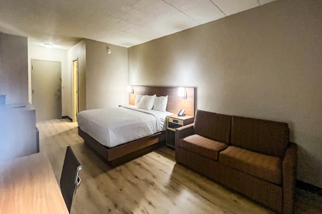 Studio6 Suites Fremont, OH 12/22