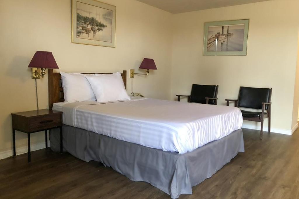 Knights Inn Fort Erie 8/15