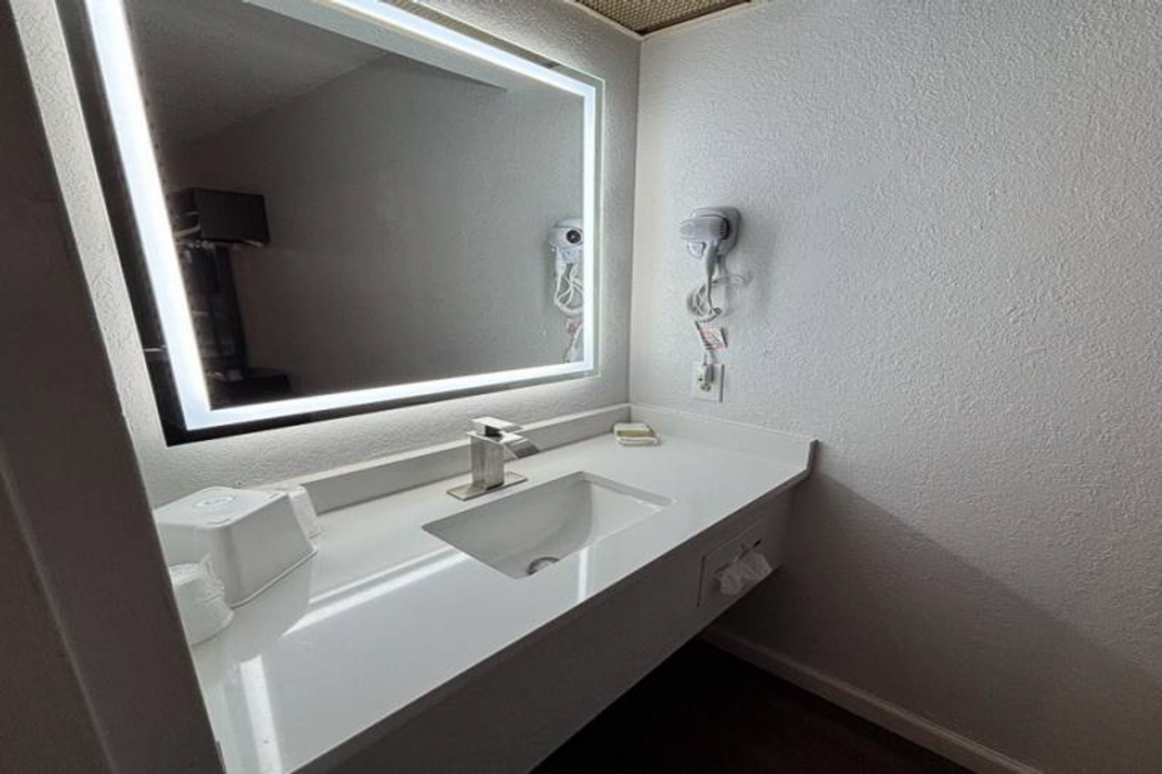 Motel6 Conway, SC 16/40