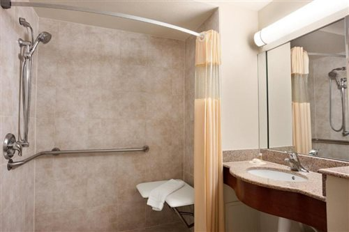 Econo Lodge Woodbridge 12/36