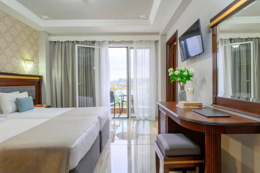 Eona Beach Resort 10/66
