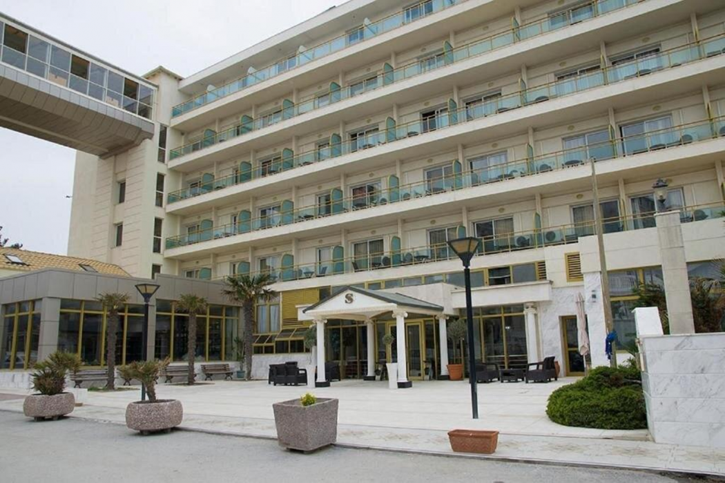 Eona Beach Resort 1/66