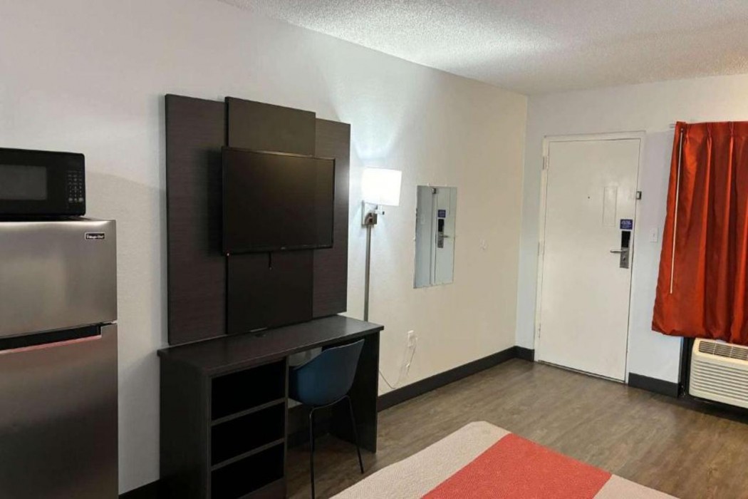 Motel6 Macclenny, FL 8/44