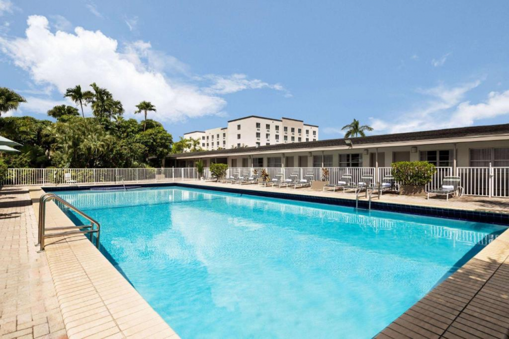 Days Inn By Wyndham Miami Airport North 24/32