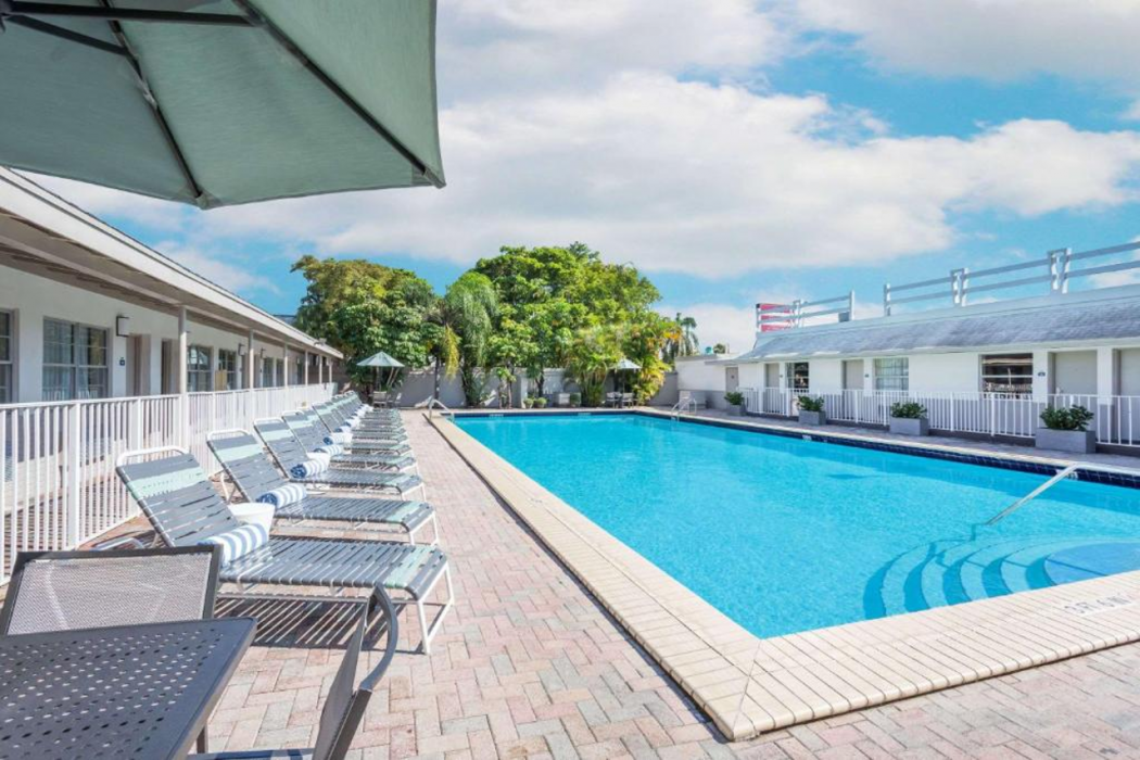 Days Inn By Wyndham Miami Airport North 25/32