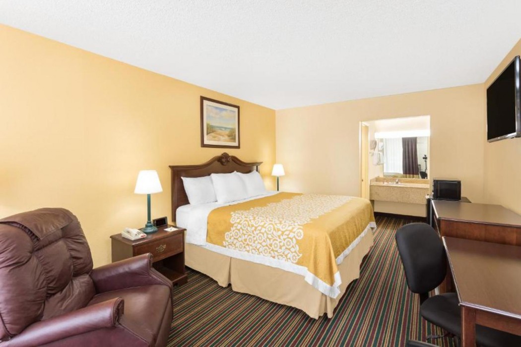 Days Inn by Wyndham Mt Pleasant-Charleston-Patriots Point 13/26