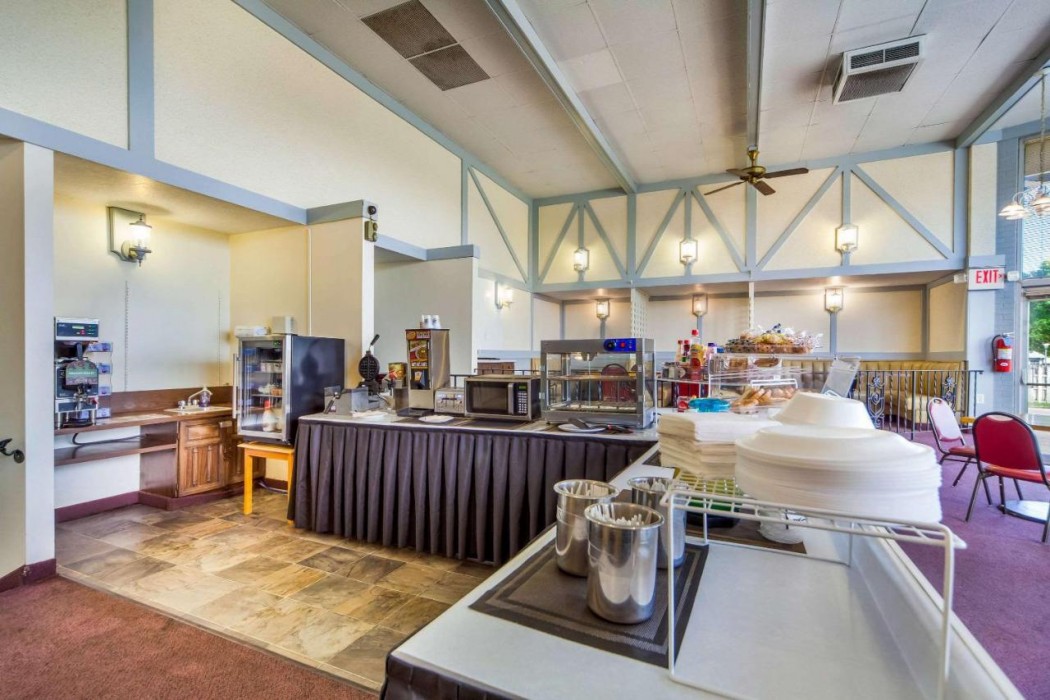 Hospitality Inn & Suites 22/37