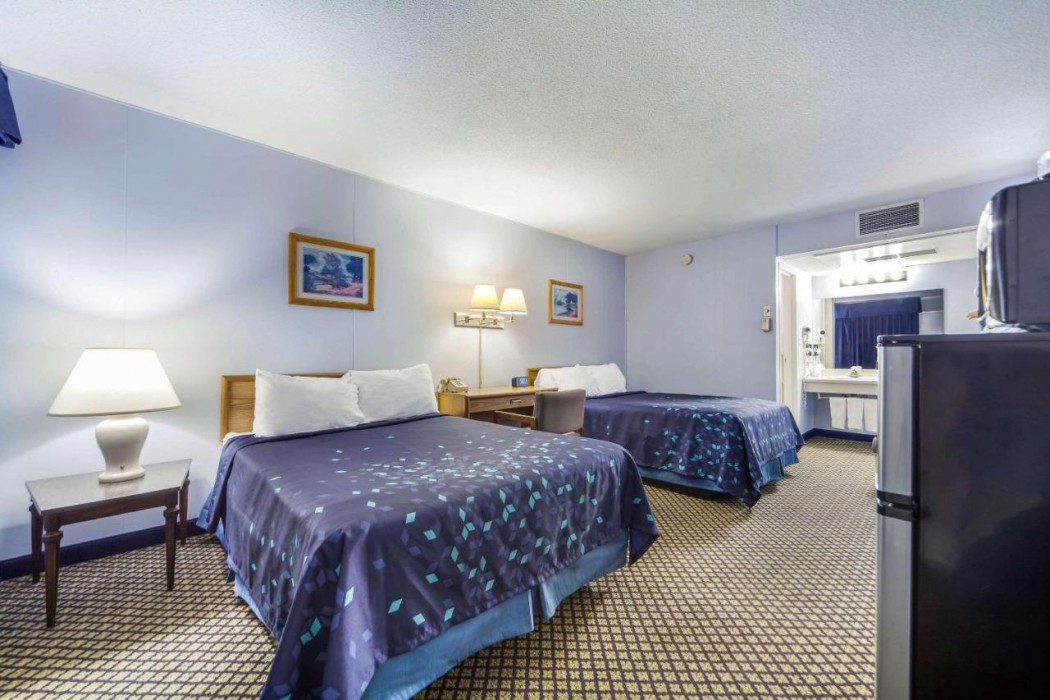 Hospitality Inn & Suites 7/37