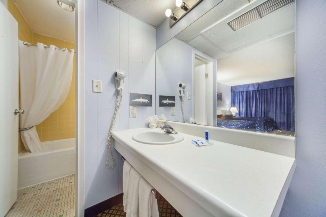 Hospitality Inn & Suites 5/37