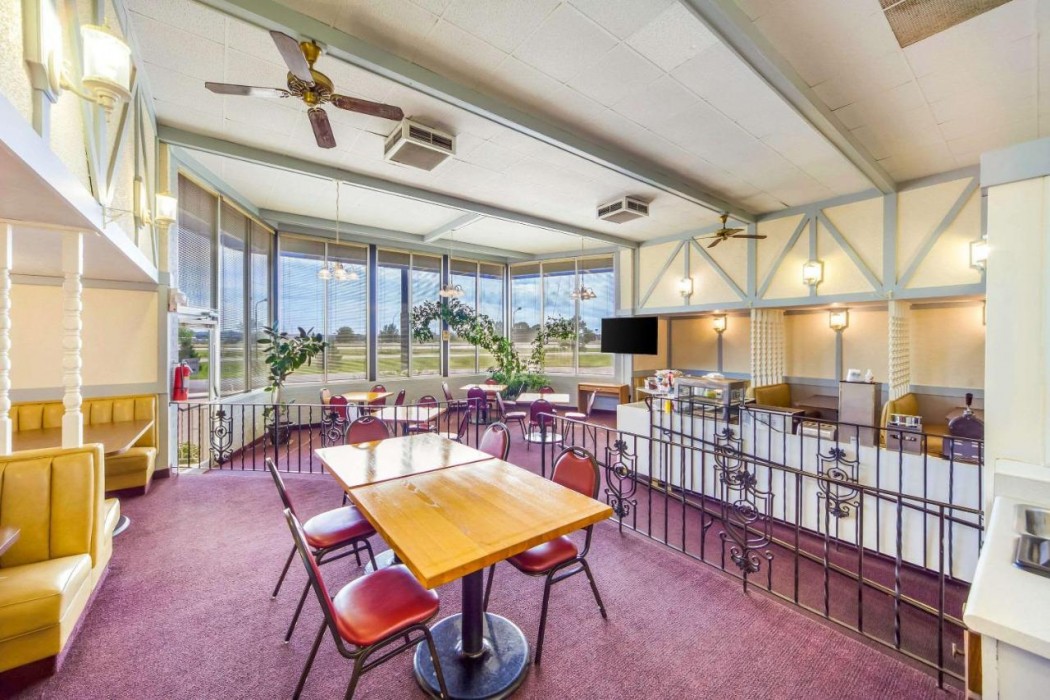 Hospitality Inn & Suites 24/37