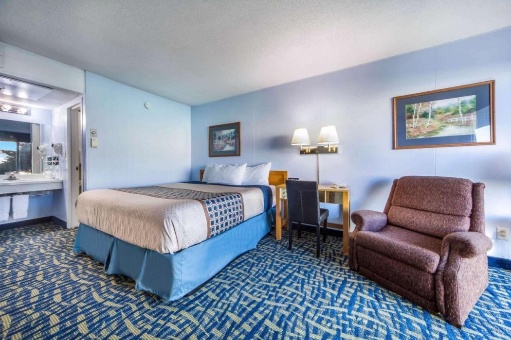 Hospitality Inn & Suites 9/37