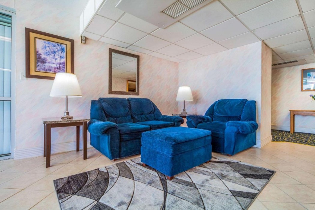 Hospitality Inn & Suites 2/37