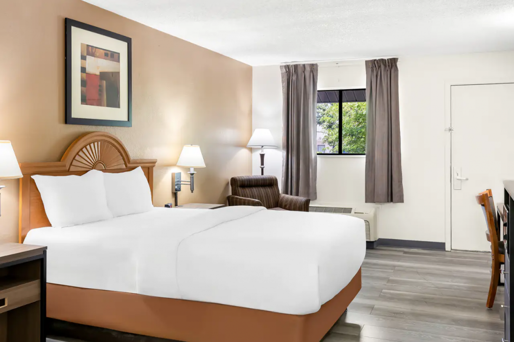 Quality Inn Middleburg Heights near Cleveland Airport 10/19