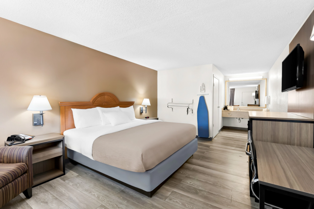 Quality Inn Middleburg Heights near Cleveland Airport 9/19