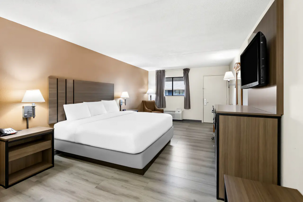 Quality Inn Middleburg Heights near Cleveland Airport 11/19