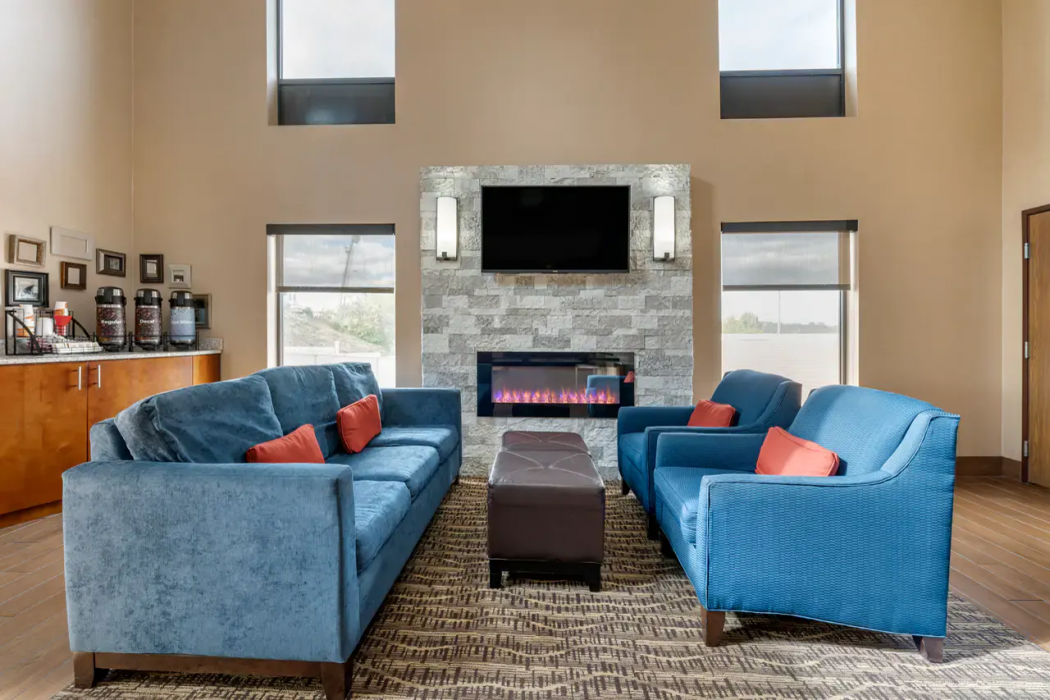 Comfort Inn & Suites Lexington - Hamburg I-75 6/32