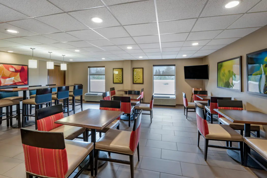 Comfort Inn & Suites Lexington - Hamburg I-75 26/32