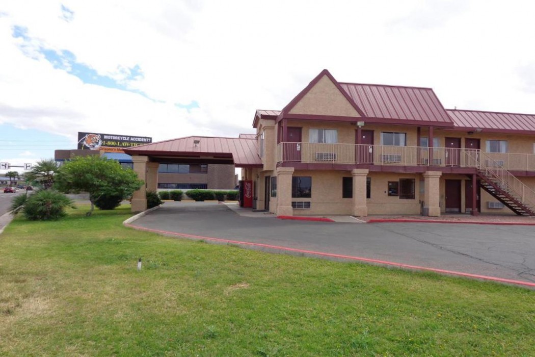 Knights Inn Phoenix at N Black Canyon Hwy 3/18