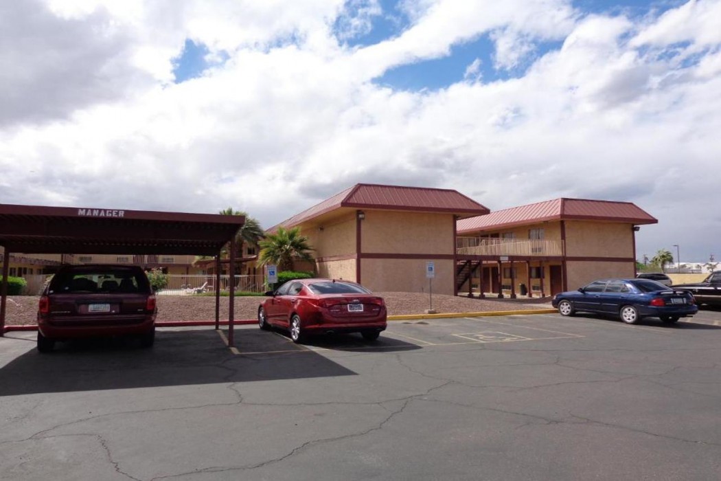 Knights Inn Phoenix at N Black Canyon Hwy 1/18