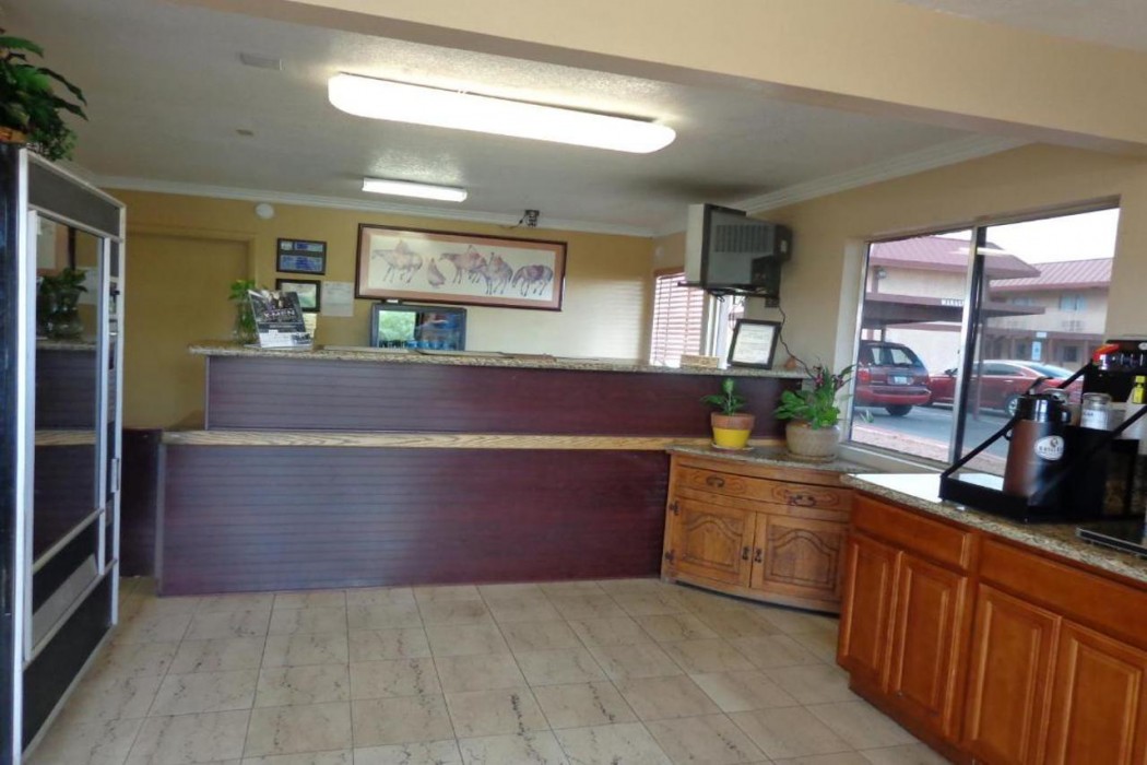 Knights Inn Phoenix at N Black Canyon Hwy 7/18