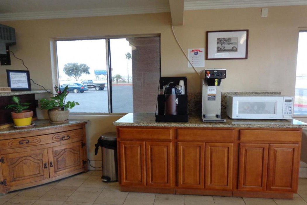 Knights Inn Phoenix at N Black Canyon Hwy 16/18