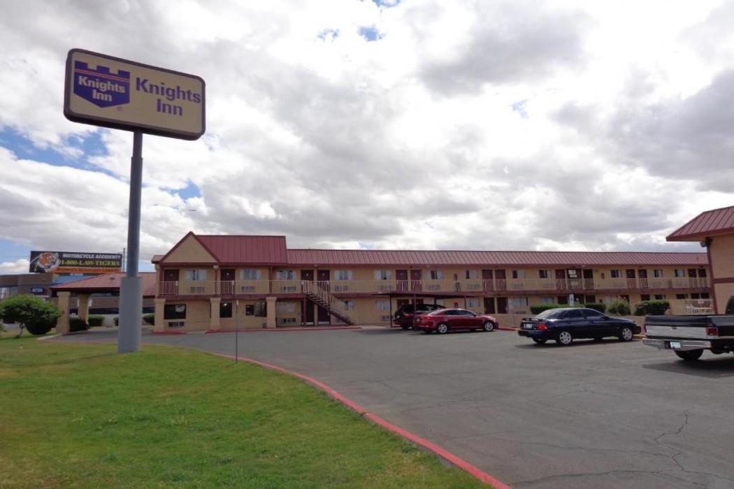 Knights Inn Phoenix at N Black Canyon Hwy 2/18