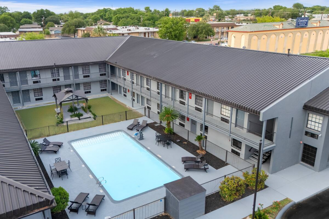 Days Inn by Wyndham San Antonio Near Lackland AFB 4/28