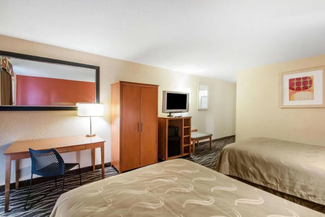Quality Inn & Suites I-35 Near Frost Bank Center San Antonio, TX 12/33