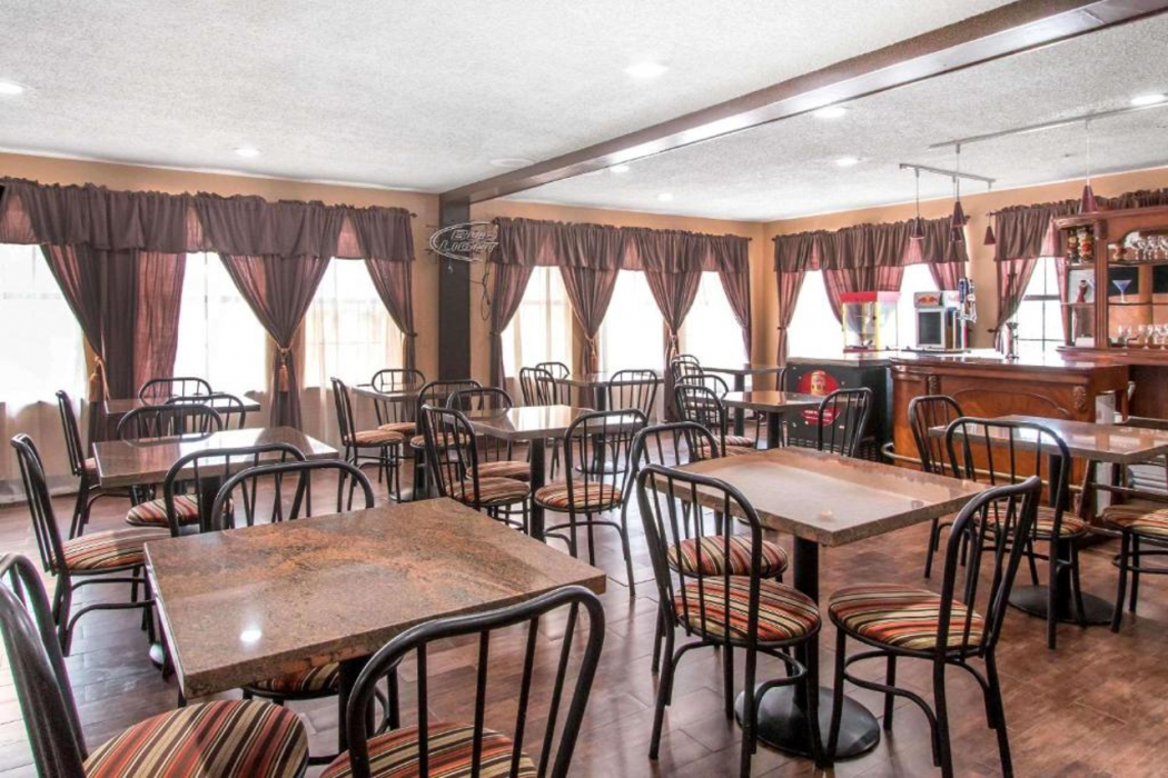 Quality Inn & Suites I-35 Near Frost Bank Center San Antonio, TX 22/33