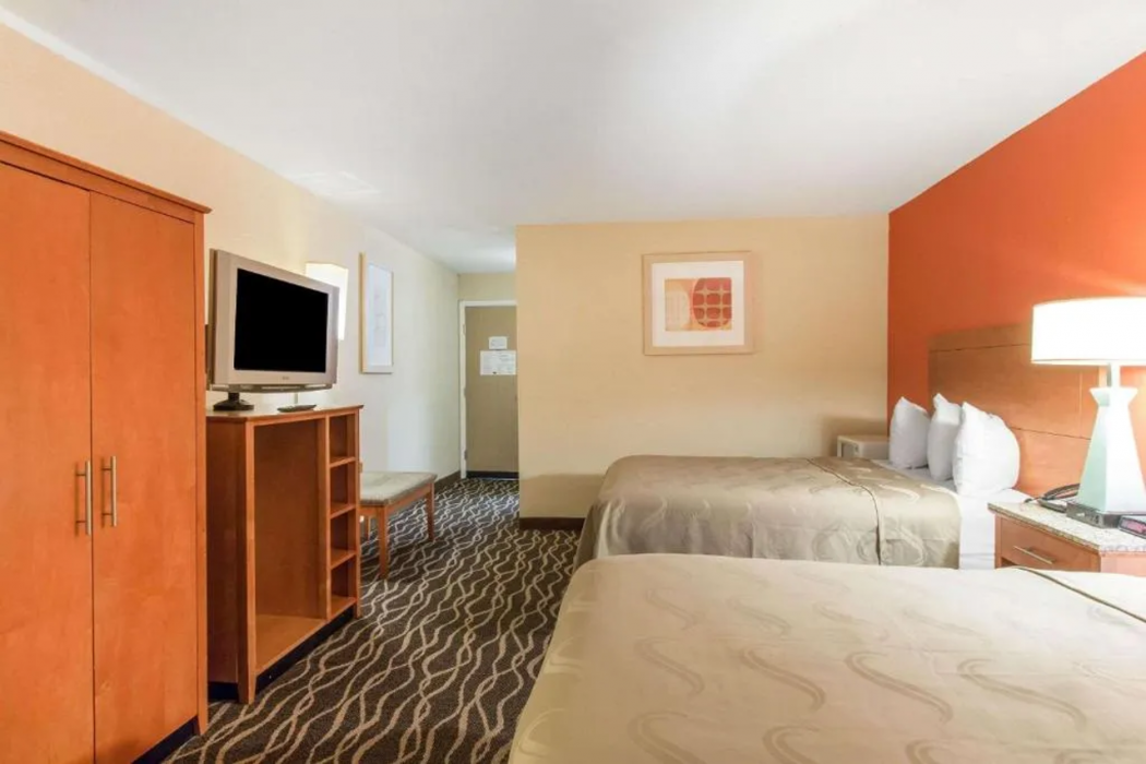 Quality Inn & Suites I-35 Near Frost Bank Center San Antonio, TX 11/33