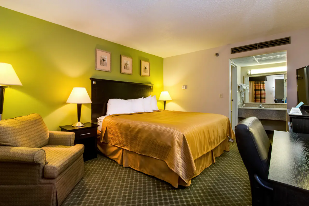 Quality Inn & Suites Moline - Quad Cities 8/18